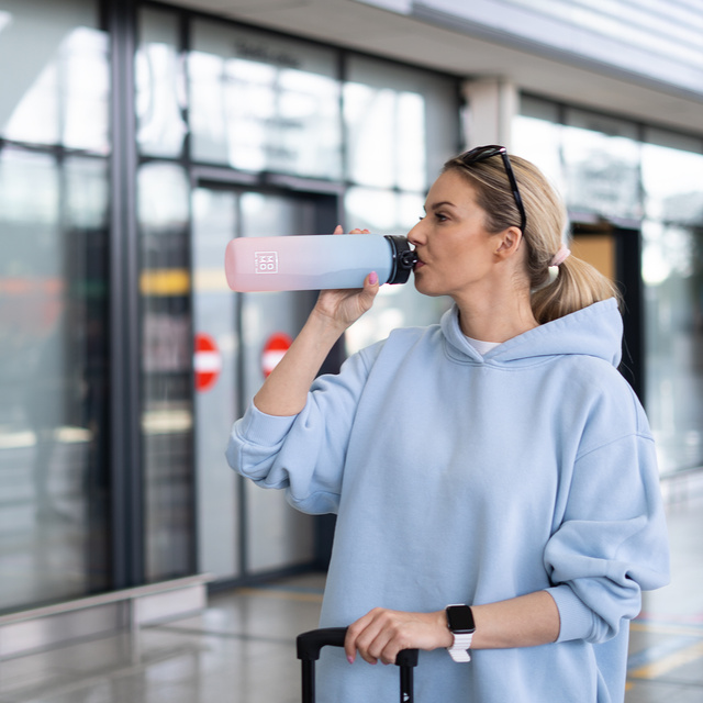 Fľaša na vodu MOMO WAY modro - ružová | ideálna na cestovanie | Bez BPA | Tritan