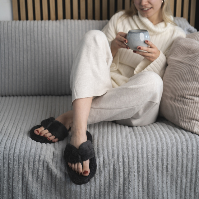 Dámske papuče SOXO | Kožušina s tvrdou TPR podrážkou | Grafitové žabky