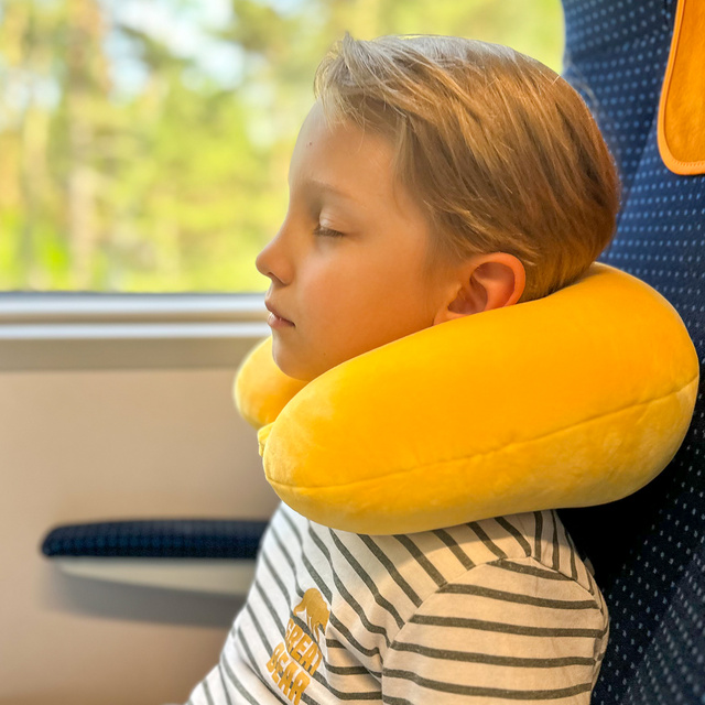 Multifunkčný cestovný vankúšik MOMO WAY medvedík | rožok | vankúš na krk