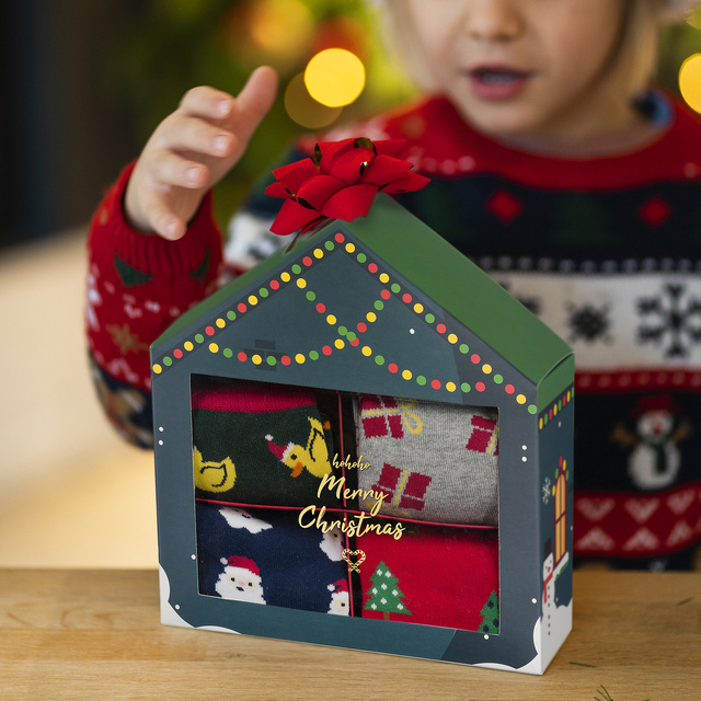 Sada 4x Farebné pánske ponožky SOXO GOOD STUFF Veselé Vianoce Vianočný darček pre neho