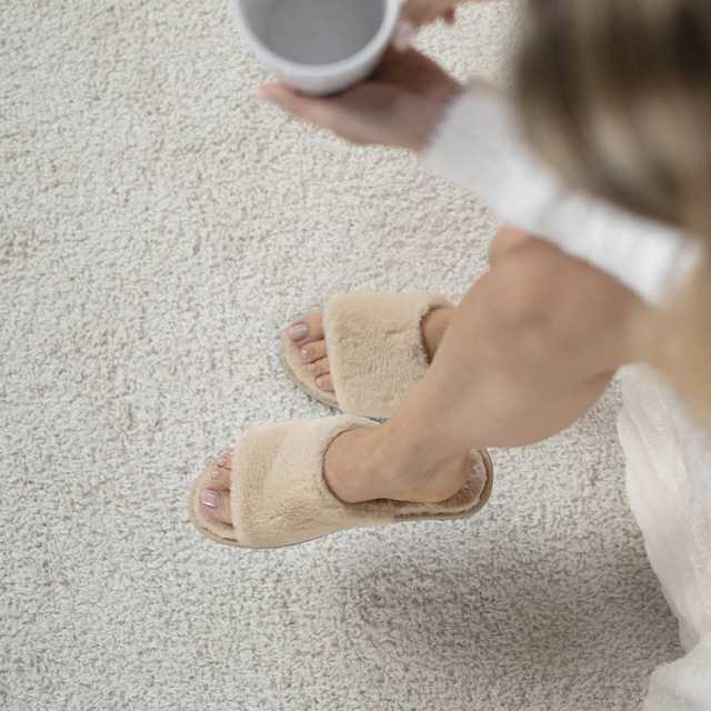 Dámske béžové kožušinové papuče SOXO s tvrdou TPR podrážkou darček pre ňu