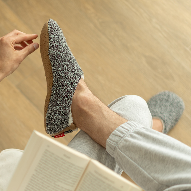 Papuče SOXO SUPER SOFT s protišmykovou podrážkou a cvočkami z PVC