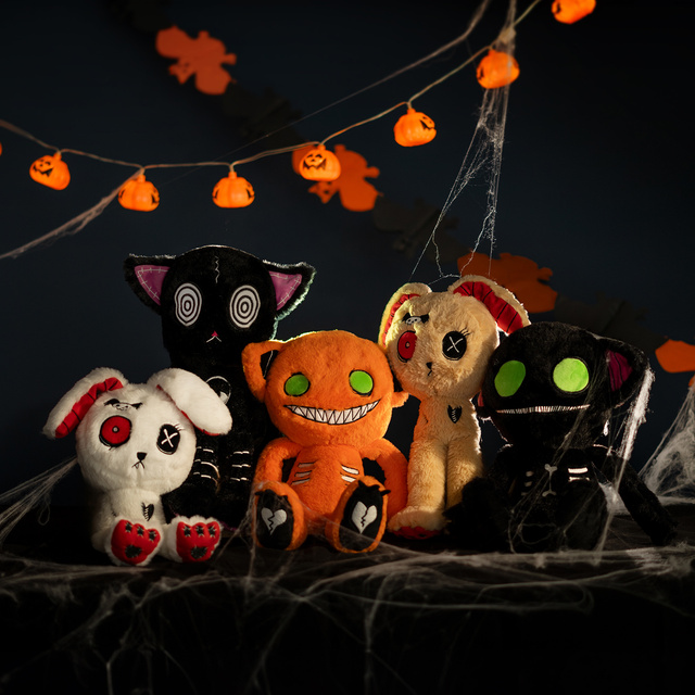 Maskot Gus Fink čierna mačka Skellbo Gooli Monsters