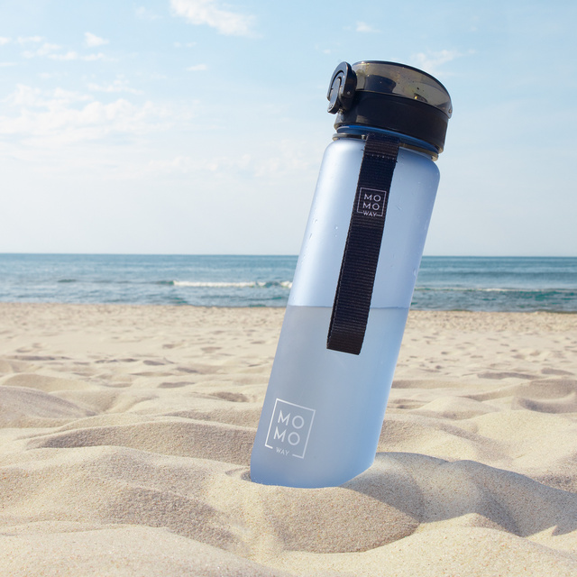 Fľaša na vodu MOMO WAY sivá | nápad na darček | Bez BPA | Tritan