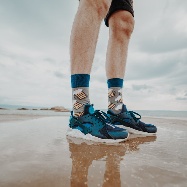 Sada 4x Farebné pánske ponožky SOXO GOOD STUFF v krabičke na pizzu | štýlové ponožky na každú príležitosť