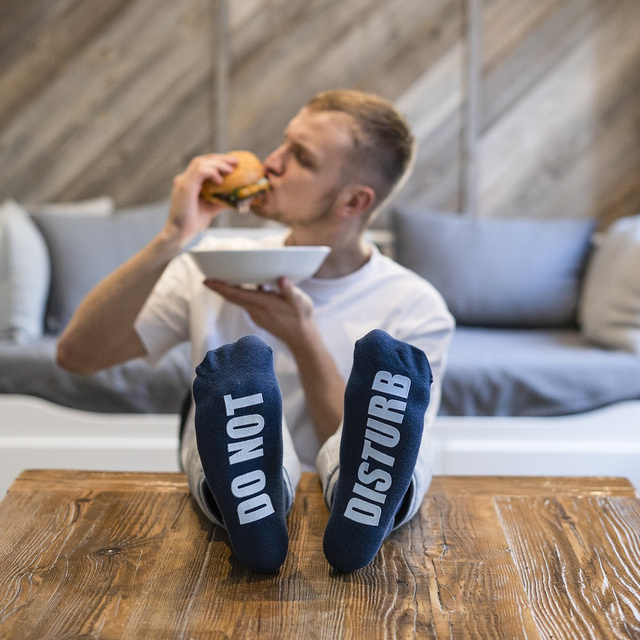 Dlhé pánske ponožky SOXO s nápismi | perfektne pasujúce