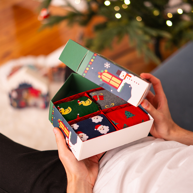 Sada 4x Farebné pánske ponožky SOXO GOOD STUFF Veselé Vianoce Vianočný darček pre neho