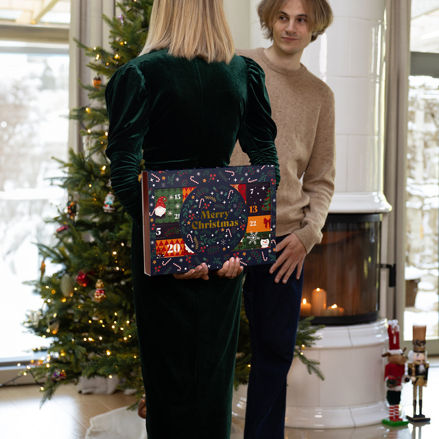 Adventný kalendár s ponožkami 12 párov