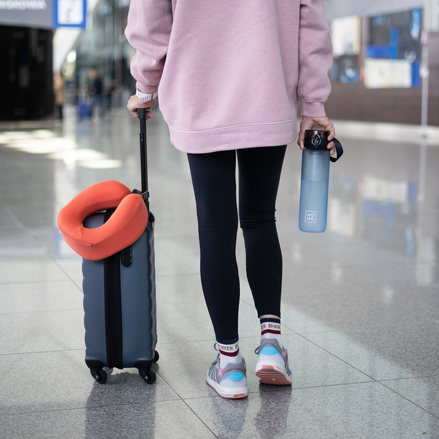 Fľaša na vodu MOMO WAY sivá | nápad na darček | Bez BPA | Tritan