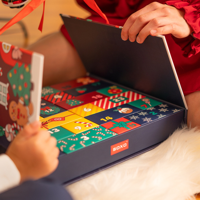 Adventný kalendár s ponožkami 12-balenie