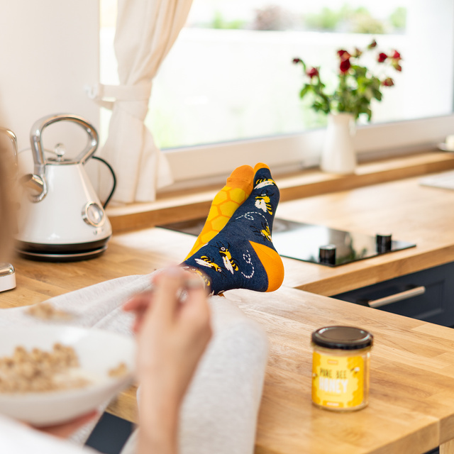 Farebné pánske ponožky SOXO GOOD STUFF Čistý včelí med v tégliku vtipné bavlnené ponožky