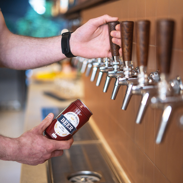 Farebné pánske ponožky SOXO GOOD STUFF vtipné írske červené ale v plechovke ako darček