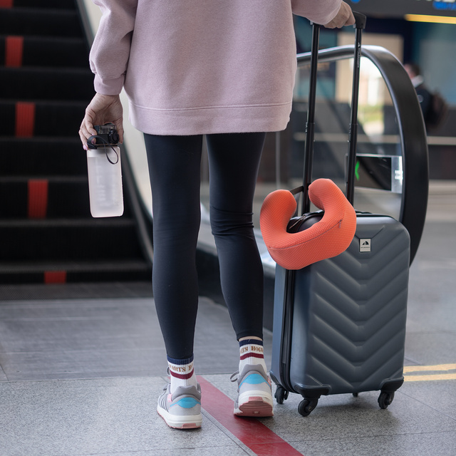 Fľaša na vodu MOMO WAY púdrová ružová | ideálna na cestovanie | Bez BPA | Tritan