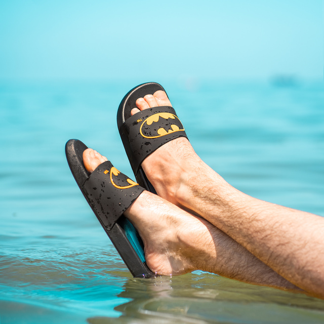 Dámske a pánske prémiové plážové žabky SOXO BATMAN | Ideálne na letnú dovolenku a kúpalisko | Guma