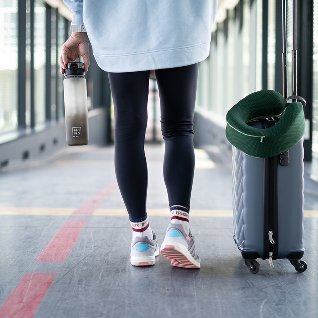 Fľaša na vodu MOMO WAY sivo - čierna | nápad na darček | Bez BPA | Tritan