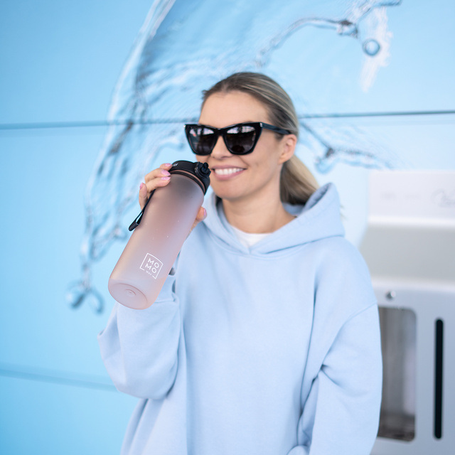 Fľaša na vodu MOMO WAY púdrová ružová | ideálna na cestovanie | Bez BPA | Tritan