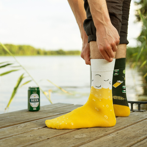 Farebné pánske ponožky SOXO GOOD STUFF vtipné pivo Pale Lager v plechovke ako darček