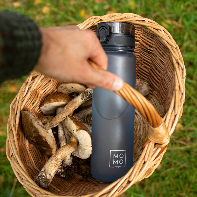 Fľaša na vodu MOMO WAY sivá | nápad na darček | Bez BPA | Tritan